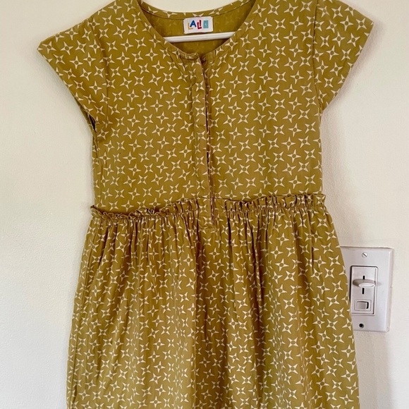 Lali Other - Lali kids little girls size 6 short sleeve dress in mustard geometric print